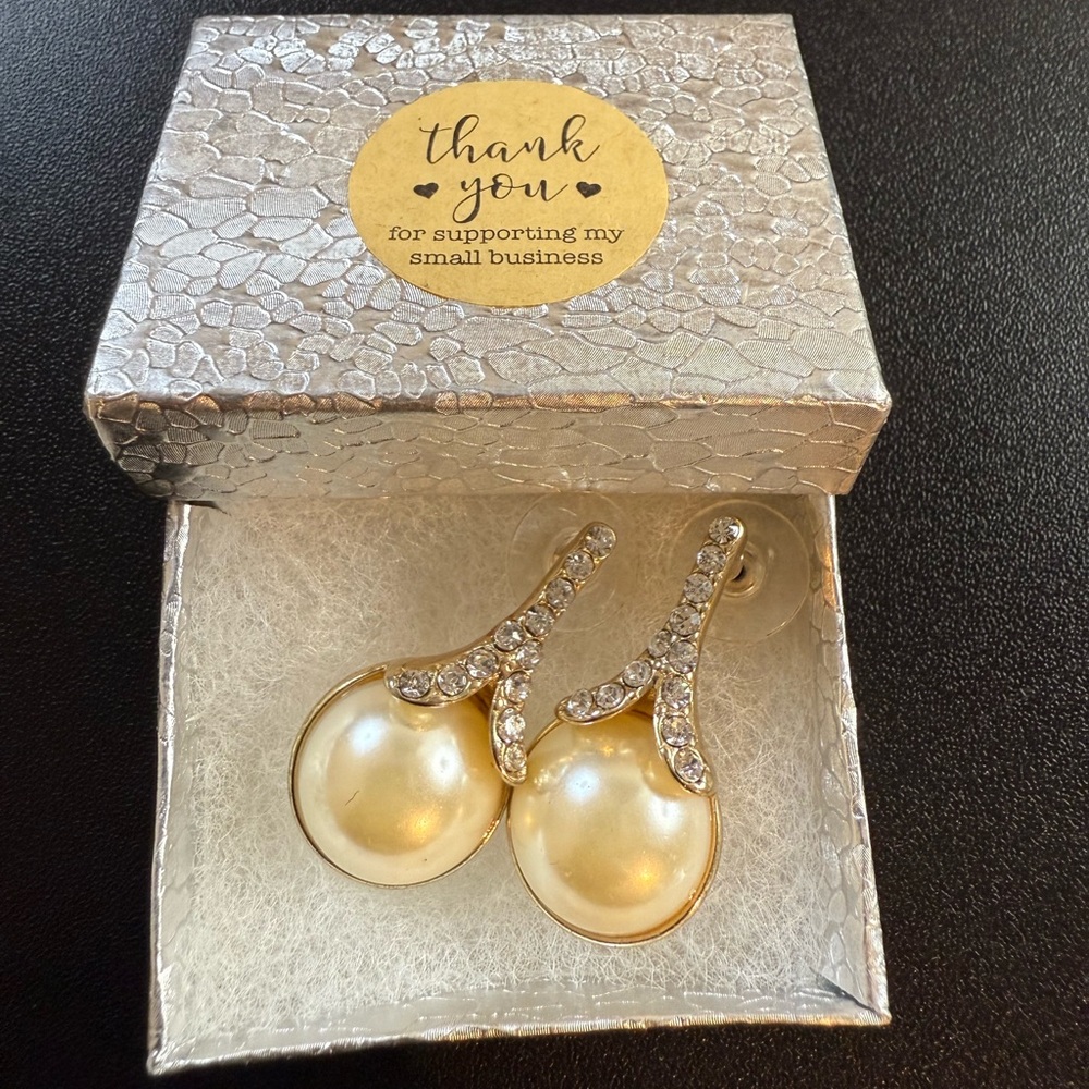 Elegant Gold and Pearl Drop Earrings